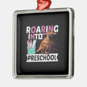 Roaring in de voorschool metalen ornament (Links)