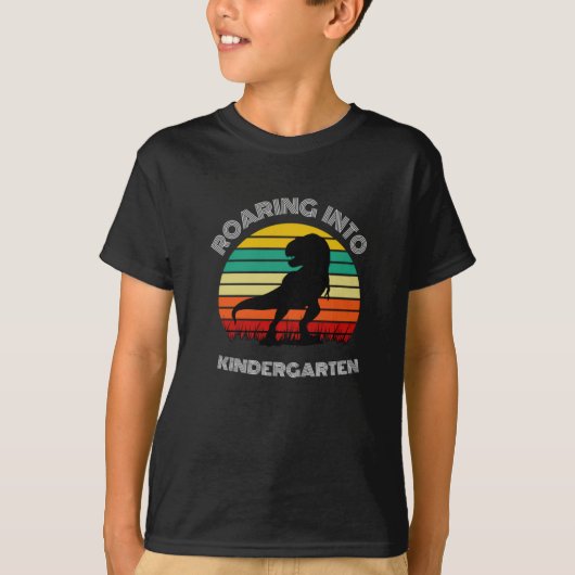 Roaring in Kindergarten Dinosaur T-shirt (Voorkant)