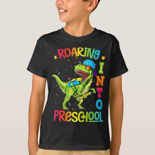 Roaring in voorschoolse dinosaurusleraar vóór K T-shirt (Voorkant)