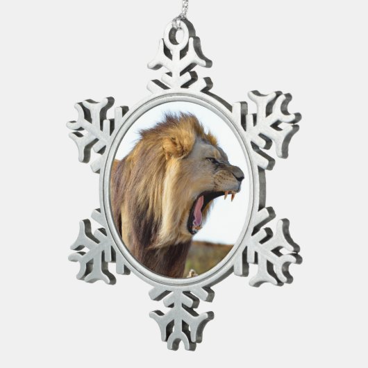 Roaring leeuw vol tanden tin sneeuwvlok ornament (Rechts)