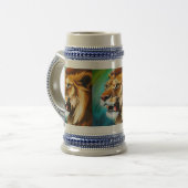Roaring Lion Side Posed Portrait-57566 Bierpul (Voorkant links)