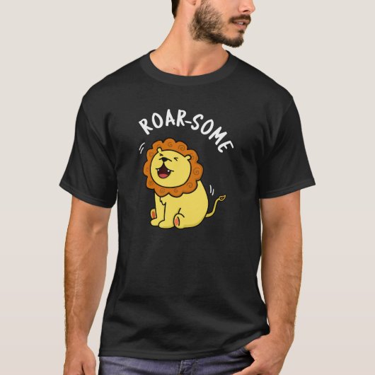 Roarsome Funny Roaring Lion Pun Dark BG T-shirt (Voorkant)