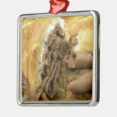 Roast beef sandwich met crèmegeit metalen ornament (Links)