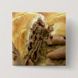 Roast beef sandwich met crèmegeit vierkante button 5,1 cm