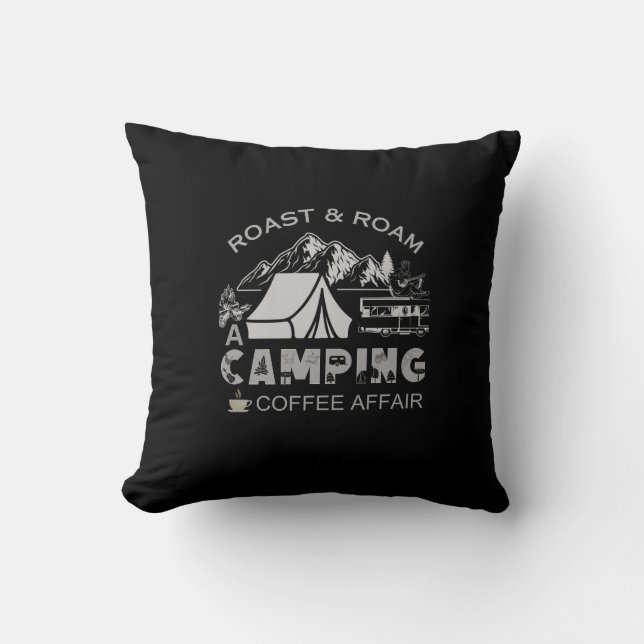 Roast & Roam-A Camping Koffie Affair Design Kussen (Voorkant)