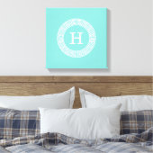 Robin Egg WHT Greek Key RND XL Lijst Init Monogram Canvas Afdruk (Insitu (Slaapkamer))