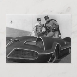 Robin en Batman staan in Batmobile Briefkaart