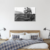 Robin en Batman staan in Batmobile Canvas Afdruk (Insitu (Slaapkamer))