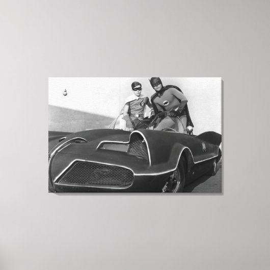 Robin en Batman staan in Batmobile Canvas Afdruk (Voorkant)