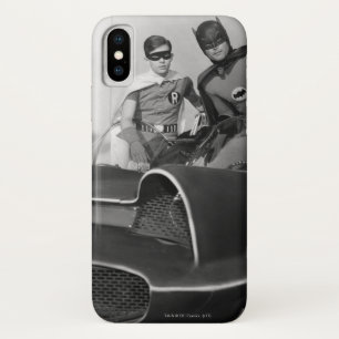 Robin en Batman staan in Batmobile iPhone X Hoesje