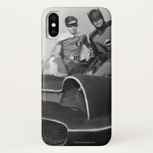 Robin en Batman staan in Batmobile Case-Mate iPhone Case (Achterkant)