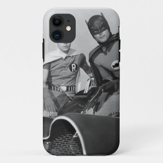 Robin en Batman staan in Batmobile Case-Mate iPhone Case (Achterkant)