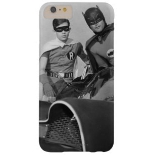Robin en Batman staan in Batmobile Barely There iPhone 6 Plus Hoesje