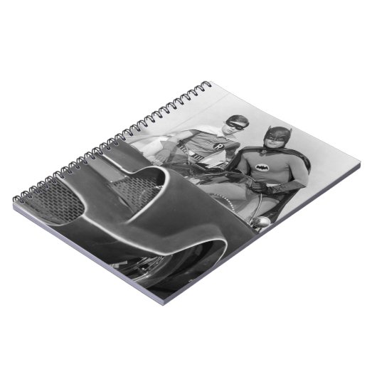 Robin en Batman staan in Batmobile Notitieboek (Linkerzijde)