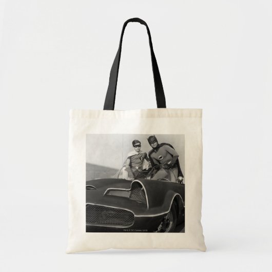 Robin en Batman staan in Batmobile Tote Bag (Voorkant)