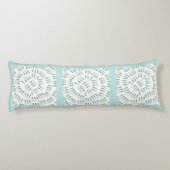 Robin's Egg Blue Topiary Garden Quilt Lichaamskussen (Achterkant)