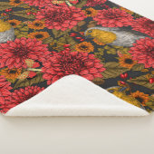 Robins in de herfsttuin, rode dahlias op zwart sherpa deken (3/4)