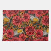 Robins in de herfsttuin, rode dahlias op zwart theedoek (Horizontaal)