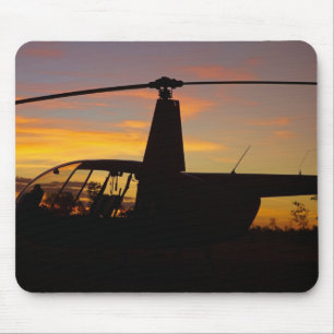 Robinson R44-helikopter bij zonsondergang Muismat