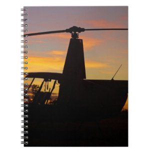 Robinson R44 helikopter bij zonsondergang Notitieboek
