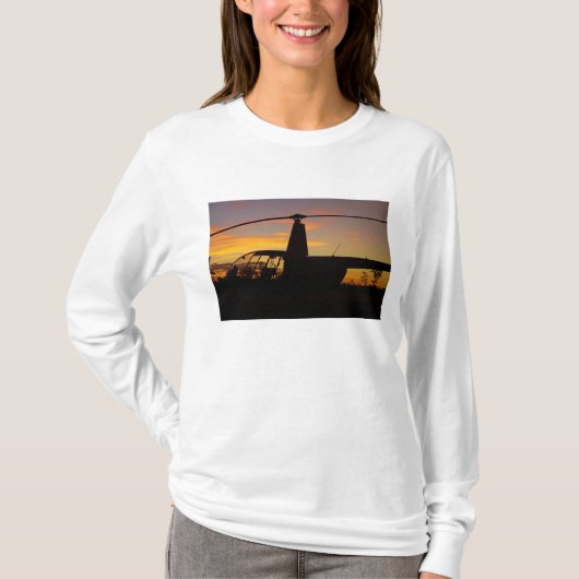Robinson R44 helikopter bij zonsondergang T-shirt (Voorkant)