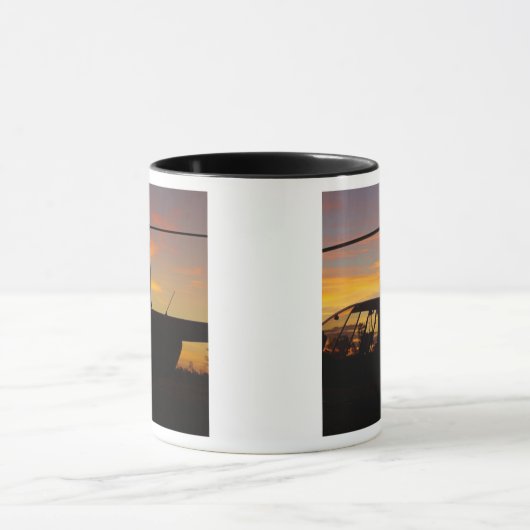 Robinson R44-helikopter op zonsondergang Mok (Midden)