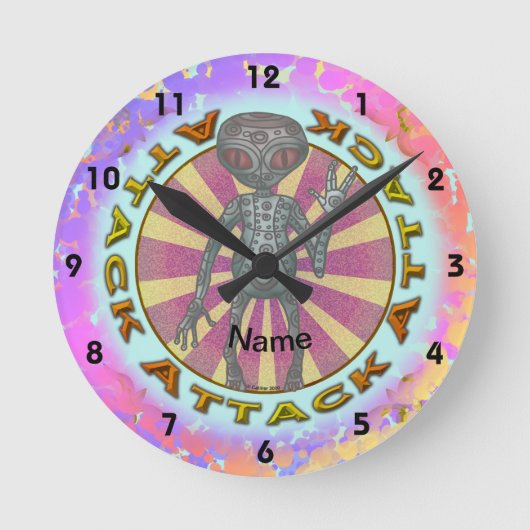 Robot Alien Attack Clock Ronde Klok (Voorkant)