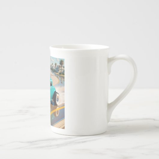 Robot met een surfplank bovenop een oldtimer porselein kop (Rechts)