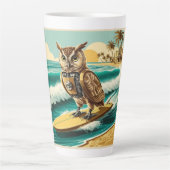 Robot Uil surfen op het strand Latte Mok (Voorkant)