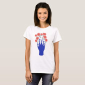 Robothand met bloeiende Rozen artwork T-shirt (Voorkant volledig)
