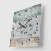 Robuust drijfhout en zeeschelpen beter in het stra vierkante klok (Hoek)