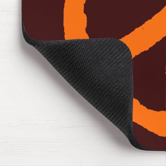 Robuust vredessymbool - Oranje op donkerbruin Muismat (Hoek)