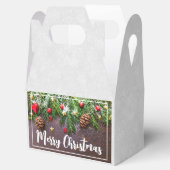 Robuuste kersttafel met pine en sneeuw bedankdoosjes (Geopend)