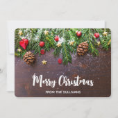 Robuuste kersttafel met pine en sneeuw feestdagenkaart (Voorkant)