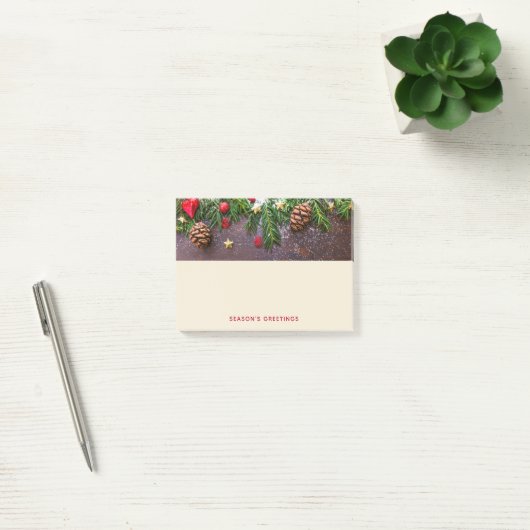 Robuuste kersttafel met pine en sneeuw post-it® notes (Kantoor)