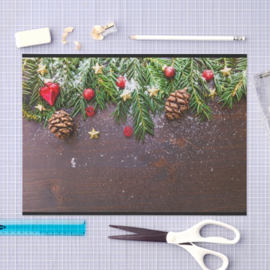 Robuuste kersttafel met pine en sneeuw tissuepapier (Craft)