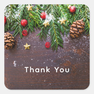 Robuuste kersttafel met pine en sneeuw vierkante sticker