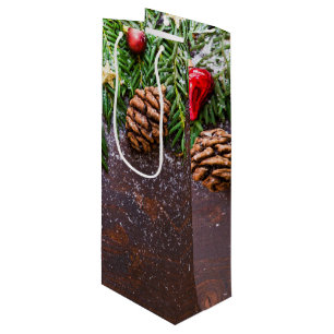 Robuuste kersttafel met pine en sneeuw wijn cadeautas