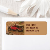 Robuuste rode modderige jeep wrangler aangepaste l etiket (Insitu)