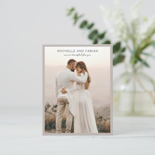 Rochelle Taupe Modern Hedendaags Elegant Bruiloft Bedankkaart (Staand voorkant)