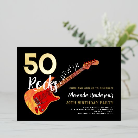 Rock and Roll 50e verjaardagsfeestje Goud Folie Uitnodiging (Staand Voorkant)