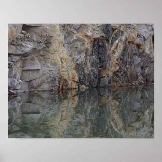 Rock Cliff Wall reflectie in Natuur 2 Poster (Voorkant)