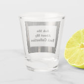 Rock Collector Humoristische Zwart Wit Gestreepte Shot Glas (Achterkant)