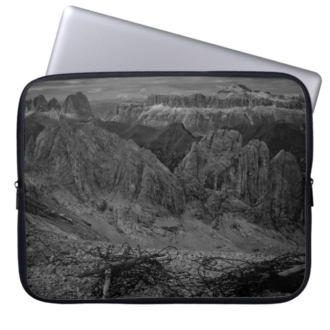 ROCK FORMATION IN GRAYSCALE FOTO LAPTOP SLEEVE (Voorkant)