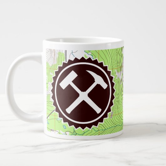 Rock Hammer Badge met Topo Kaart- Gepersonaliseerd Grote Koffiekop (Links)