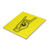Rock Hand Sign - Retro Hand-Drawn Illustratie op Tegeltje (Zijkant)