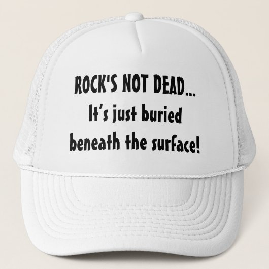 Rock is niet dood, alleen begraven onder het opper trucker pet (Voorkant)