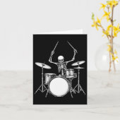 Rock-n-roll drummer Skeleton speelt drums Kaart (Gele Bloem)
