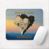 ROCK ON! Liefde Hike beschermt onze publieke grond Muismat (Met muis)