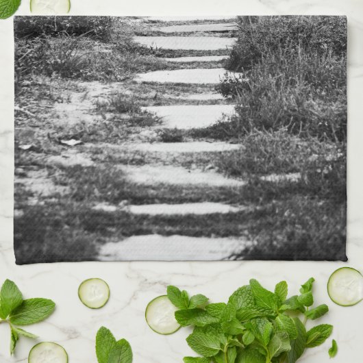 Rock Path to the hill in B/W Theedoek (Gevouwen)